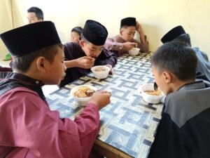 Kira-kira Apa Sih yang Bikin Anak-Anak Betah Mondok di LKSA Al Hilal Cililin?
