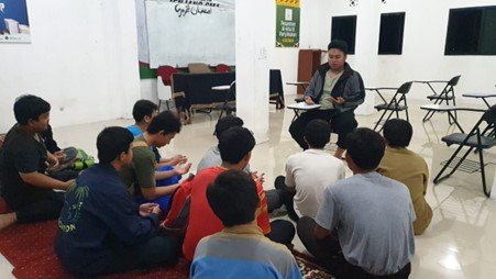 Pengarahan dan Belajar Malam Anak-Anak LKSA Al Hilal Panyileukan