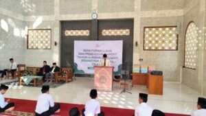 Suasana Penutupan Ujian dan Pembagian Raport Anak-Anak LKSA Al Hilal Cililin Suasana Penutupan Ujian dan Pembagian Raport Anak-Anak LKSA Al Hilal Cililin