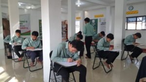 Ujian Tulis Anak-Anak LKSA Al Hilal Panyileukan Masih Berjalan
