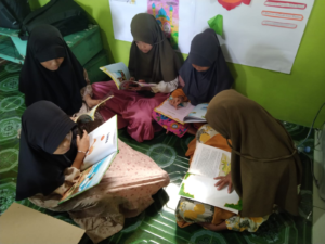 Wakaf Quran, Buku Islam, hingga Iqra Telah Sampai ke Tangan Saudara Muslim di Kalimantan Selatan Wakaf Quran, Buku Islam, hingga Iqra Telah Sampai ke Tangan Saudara Muslim di Kalimantan Selatan