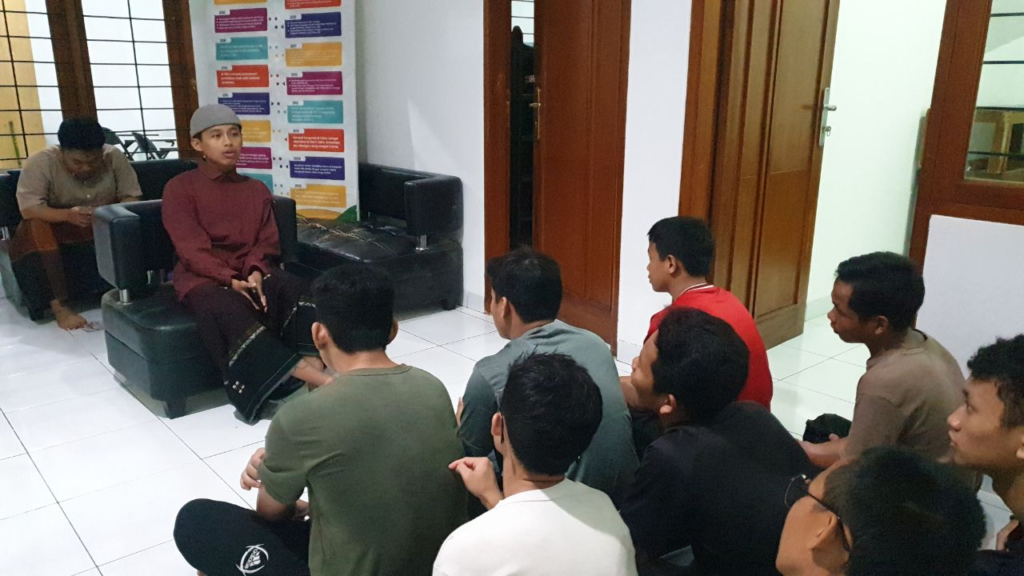 Intip Suasana Sharing Bahasa Arab Santri Pesantren Al Hilal Panyileukan Kampus 2 Bersama Ustadz Raka