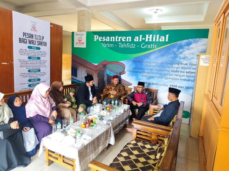 Kunjungan Silaturahmi Pimpinan Pondok Modern Darussalam Gontor Kampus 2 ke LKSA Al Hilal 1 Cililin Kunjungan Silaturahmi Pimpinan Pondok Modern Darussalam Gontor Kampus 2 ke LKSA Al Hilal 1 Cililin