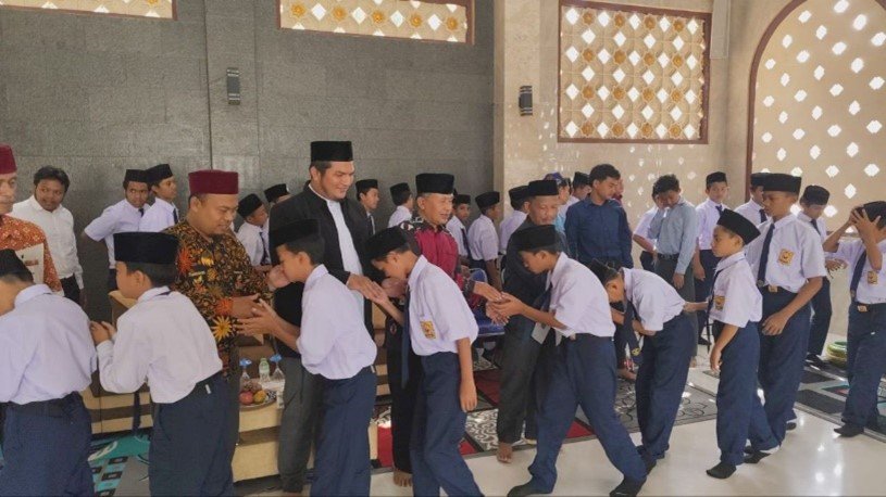 Kunjungan Silaturahmi Pimpinan Pondok Modern Darussalam Gontor Kampus 2 ke LKSA Al Hilal 1 Cililin