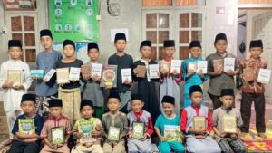Mushaf Quran, Iqra dan Buku-buku Islam Telah Diterima Saudara Muslim di Lombok Timur Mushaf Quran, Iqra dan Buku-buku Islam Telah Diterima Saudara Muslim di Lombok Timur