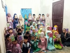 Mushaf Quran, Iqra dan Buku-buku Islam Telah Diterima Saudara Muslim di Lombok Timur Mushaf Quran, Iqra dan Buku-buku Islam Telah Diterima Saudara Muslim di Lombok Timur