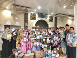 Mushaf Quran, Iqra dan Buku-buku Islam Telah Diterima Saudara Muslim di Lombok Timur
