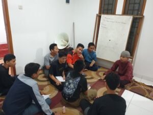Anak-Anak Kelas 11 LKSA Al Hilal Panyileukan Melatih Keberanian dan Pola Pikir Melalui Agenda Munaqosah