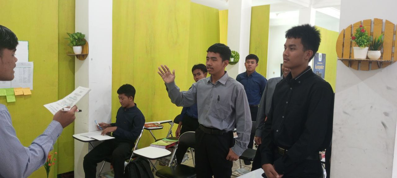 Dari Mempelajari Grammar Hingga Tarikh Islam Inilah Suasana Kegiatan Anak-Anak Kelas X LKSA Al Hilal 2 Panyileukan