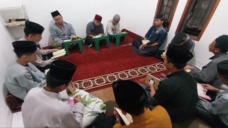 Dari Tirakat Subuh Hingga Memperkaya Kosakata Bahasa Arab Anak-Anak LKSA Al Hilal 3 Cipadung Dari Tirakat Subuh Hingga Memperkaya Kosakata Bahasa Arab Anak-Anak LKSA Al Hilal 3 Cipadung