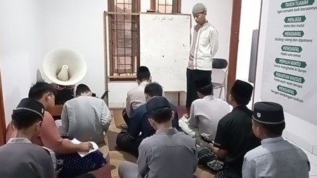 Dari Tirakat Subuh Hingga Memperkaya Kosakata Bahasa Arab Anak-Anak LKSA Al Hilal 3 Cipadung