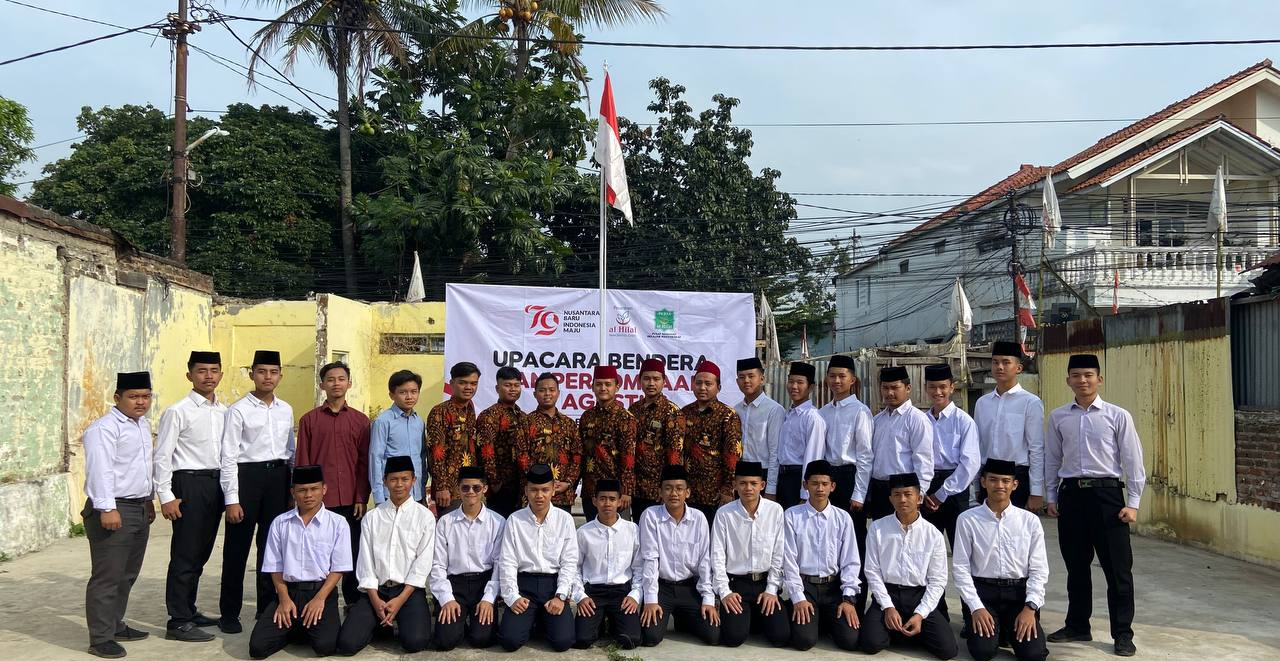 Dirgahayu Indonesia ke-79! Upacara Pengibaran Bendera Merah Putih Telah Dilaksanakan Pengurus hingga Santri Pesantren Al Hilal Dirgahayu Indonesia ke-79! Upacara Pengibaran Bendera Merah Putih Telah Dilaksanakan Pengurus hingga Santri Pesantren Al Hilal