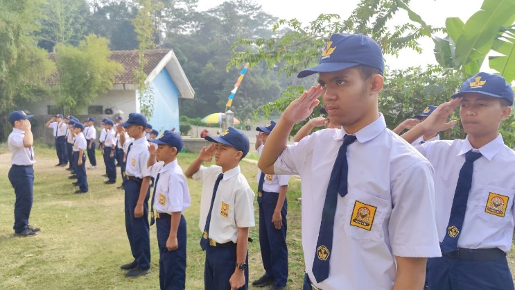 Dirgahayu Indonesia ke-79! Upacara Pengibaran Bendera Merah Putih Telah Dilaksanakan Pengurus hingga Santri Pesantren Al Hilal