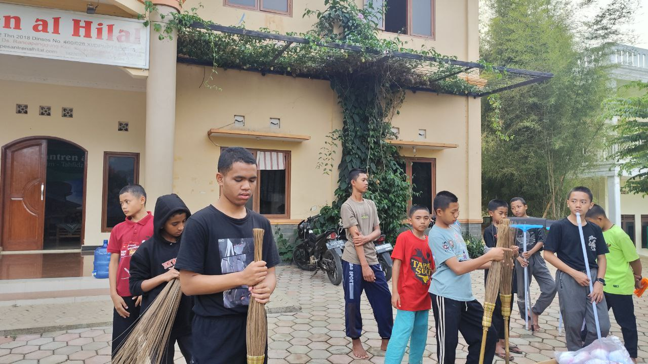 Evaluasi dan Sosialisasi Kegiatan Piket Harian LKSA Al Hilal 1 Cililin