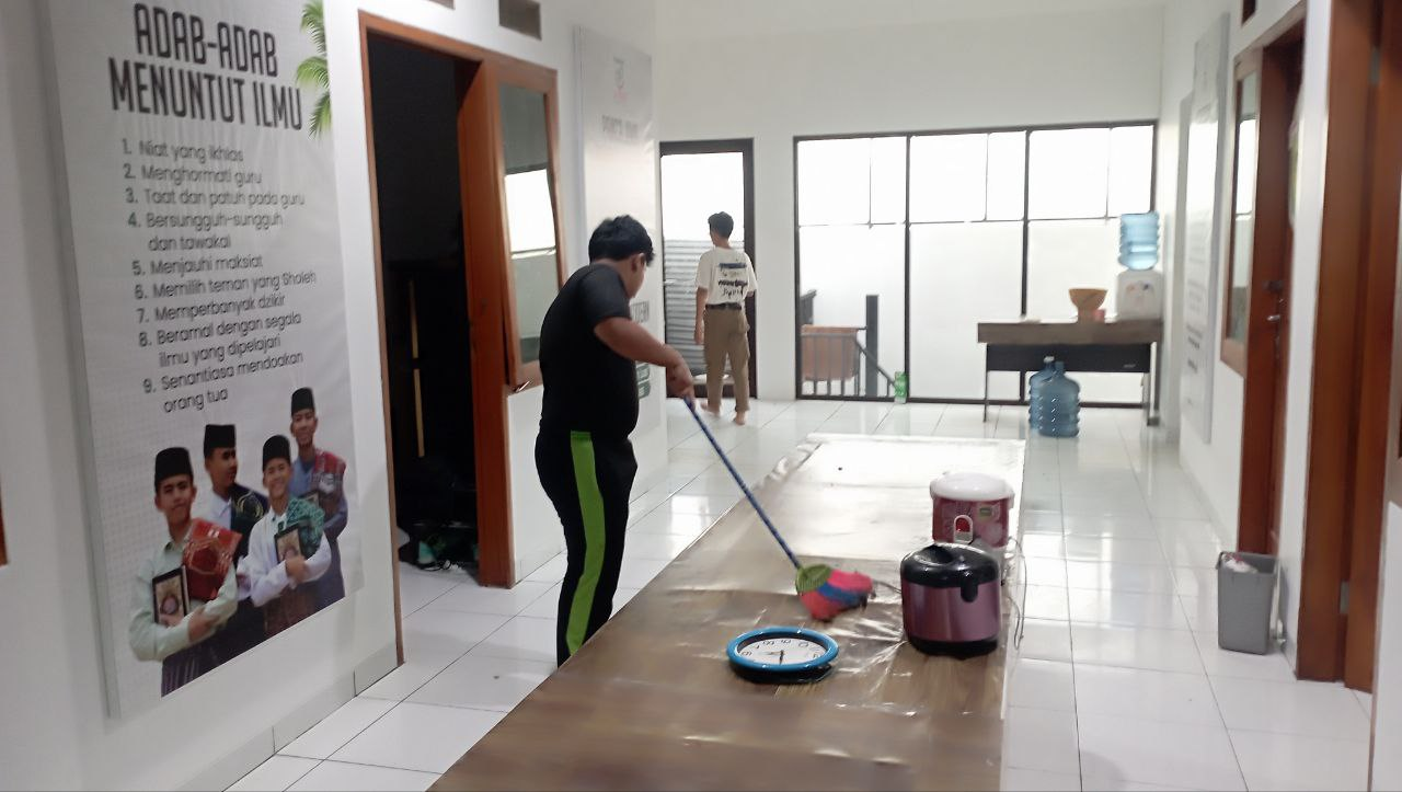 Mengawali Hari Setelah Perayaan HUT RI Inilah Kompilasi Kegiatan Belajar Mengajar Anak-Anak LKSA Al Hilal di Hari Senin