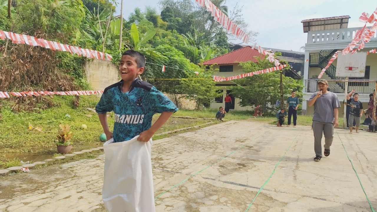 Sambut Hari Kemerdekaan! Anak-Anak LKSA Al Hilal 1 Cililin Melaksanakan Berbagai Perlombaan