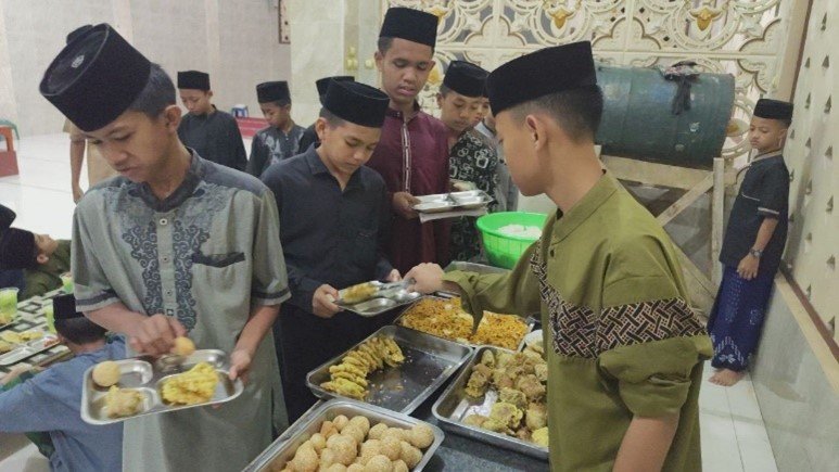 Terimakasih Orang Baik! Hidangan Buka Puasa Bersama Kembali Hadirkan Kebahagiaan Kepada Anak-Anak LKSA Al Hilal