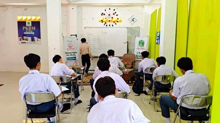 English Lesson Anak-Anak Kelas X LKSA Al Hilal 2 Panyileukan