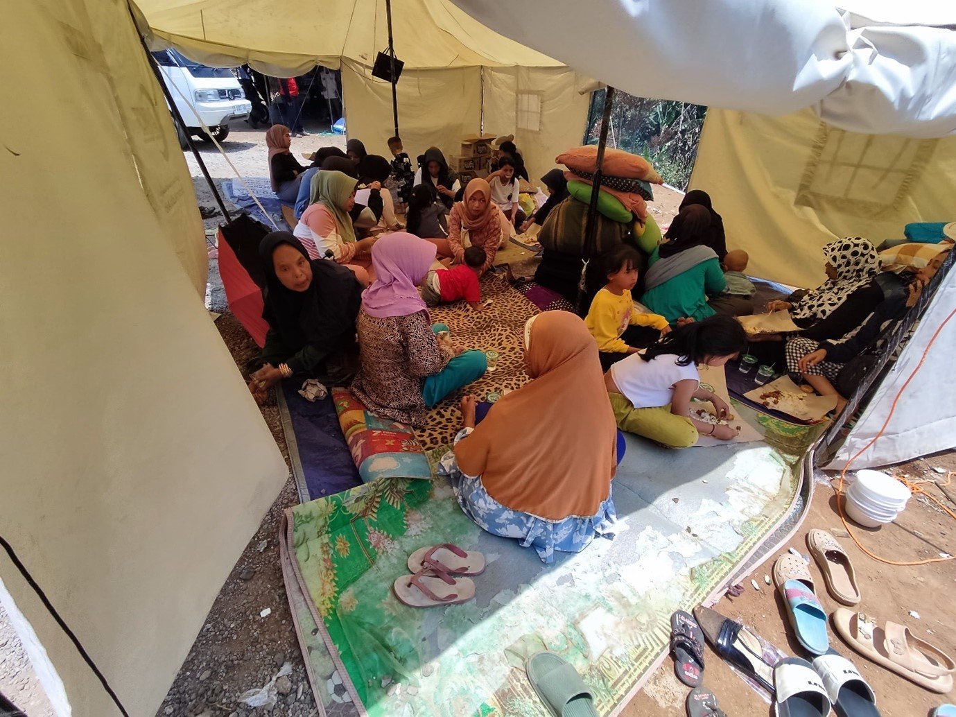 Hari Keempat Pasca Gempa, LAZISWAF Al Hilal Terus Salurkan Bantuan untuk Penyintas Gempa Bumi di Kertasari, Bandung