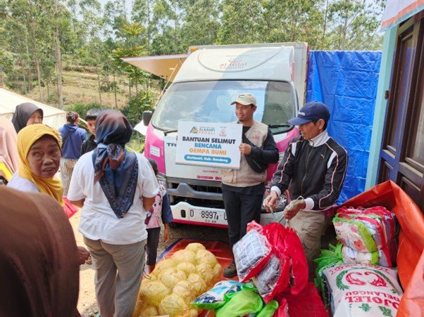 Hari Keempat Pasca Gempa, LAZISWAF Al Hilal Terus Salurkan Bantuan untuk Penyintas Gempa Bumi di Kertasari, Bandung