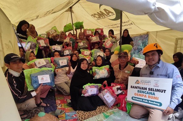 Hari Keempat Pasca Gempa, LAZISWAF Al Hilal Terus Salurkan Bantuan untuk Penyintas Gempa Bumi di Kertasari, Bandung