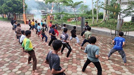 Lestarikan Warisan Budaya! Anak-Anak LKSA Al Hilal 1 Cililin Giat Berlatih Pencak Silat Setiap Pekan