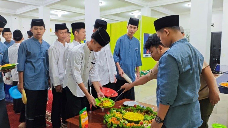 Peringati Maulid Nabi Muhammad SAW, LKSA Al Hilal Melaksanakan Shaum Sunnah Senin Hingga Hadroh dan Doa Bersama Peringati Maulid Nabi Muhammad SAW, LKSA Al Hilal Melaksanakan Shaum Sunnah Senin Hingga Hadroh dan Doa Bersama
