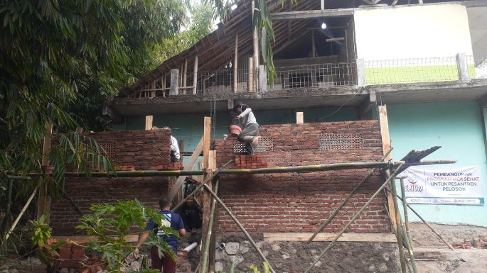 Perjalanan Dimulai! Progres Pembuatan MCK LAZISWAF Al Hilal di Pesantren Hidayatuttolibin Mulai Dilakukan