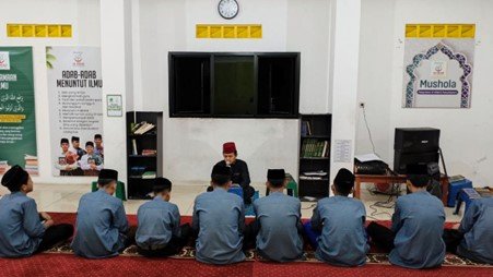 Rutinitas Yasinan dan Doa Bersama di Malam Jumat Kembali Dilaksanakan Seluruh Anak-Anak LKSA Al Hilal