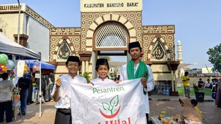 Anak-Anak LKSA Al Hilal 1 Cililin Meriahkan Perayaan Hari Santri Nasional 2024