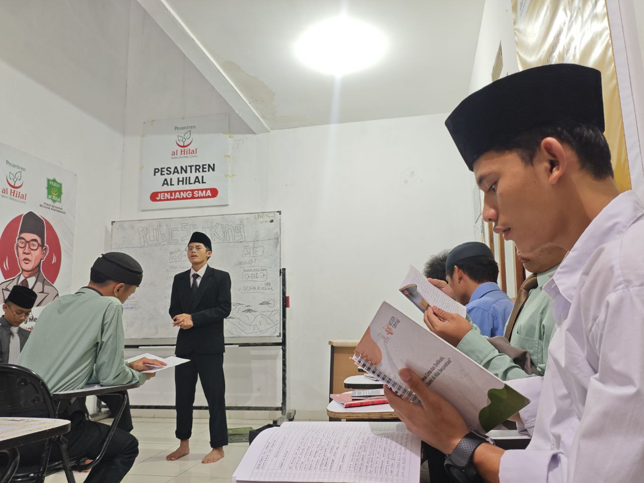 LKSA Al Hilal 3 Cipadung Kembali Gelar Latihan Pidato Bahasa Inggris untuk Anak-Anak Kelas XI LKSA Al Hilal 3 Cipadung Kembali Gelar Latihan Pidato Bahasa Inggris untuk Anak-Anak Kelas XI
