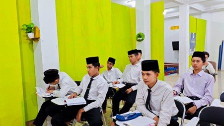 Anak-Anak Al Hilal 2 Panyileukan Pertajam Skill Berbahasa Arab Melalui Muhadharah