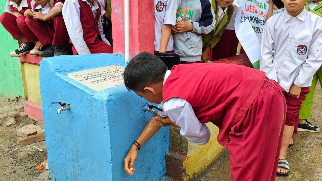 Sedekah Sumur Bor LAZISWAF Al Hilal untuk Ponpes Darul Azkia Telah Diresmikan Sedekah Sumur Bor LAZISWAF Al Hilal untuk Ponpes Darul Azkia Telah Diresmikan