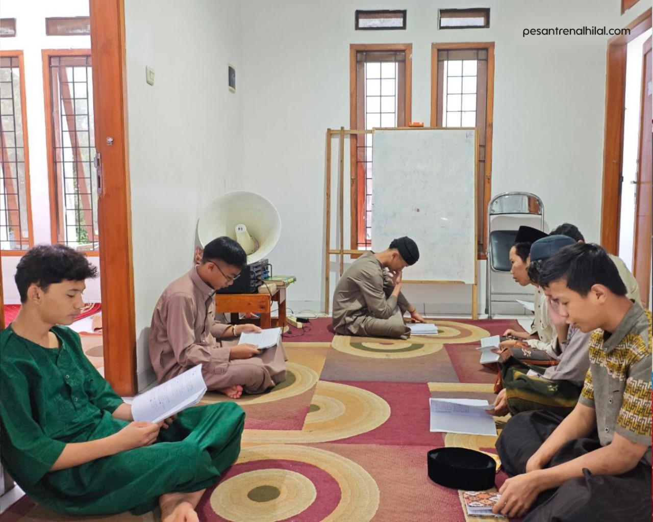 Suasana Semangat Anak-Anak Kelas XI LKSA Al Hilal 3 Cipadung dalam Kegiatan Hifdz Al Mufrodat Suasana Semangat Anak-Anak Kelas XI LKSA Al Hilal 3 Cipadung dalam Kegiatan Hifdz Al Mufrodat
