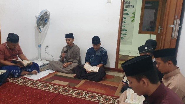Apa Keutamaan Melaksanakan Tirakat Subuh yang Senantiasa Dilaksanakan Anak-Anak Kelas XI LKSA Al Hilal 3 Cipadung?