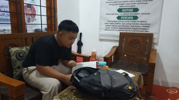 Suasana Persiapan Ujian Tertulis Anak-Anak LKSA Al Hilal 3 Cipadung Suasana Persiapan Ujian Tertulis Anak-Anak LKSA Al Hilal 3 Cipadung