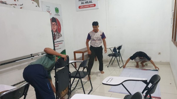 Suasana Persiapan Ujian Tertulis Anak-Anak LKSA Al Hilal 3 Cipadung