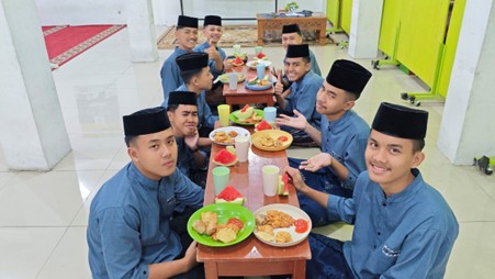 Terima Kasih Sedekah yang Kamu Tunaikan Telah Hadirkan Kebahagiaan bagi Anak-Anak LKSA Al Hilal yang Sedang Berpuasa